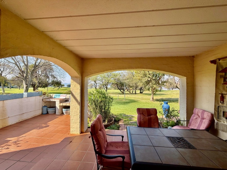 2 Bedroom Property for Sale in Caribbean Beach Club North West